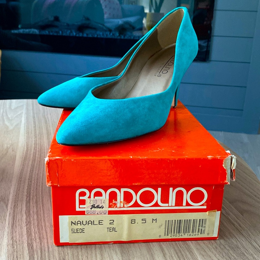 Bandolino Teal Suede Kitten Heels 8 1/2